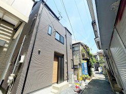 大型ターミナル駅「北千住」も徒歩圏内♪
スーパーやコンビニなどの商業施設なども近く、お買い物にも便利！
小中学校や幼稚園・保育園も近く、住みやすいが揃います。