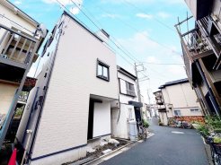 バス便なども充実！
東武バス「西新井橋」バス停までは徒歩4分！
北千住駅までの直通便になっています♪
都営バス「赤不動」バス停までは徒歩3分！
こちらは町屋駅や鶯谷駅方面へ出るのにも便利♪