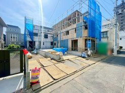 3号棟は南側が隣地のお庭スペース！
1階から明るい光が室内に入ります。
LDKは20帖越え♪ゆとりがあり、開放感がございます。