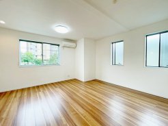 エアコンも設置済！
必要に応じて撤去も可能です♪
お気軽にご相談下さい。