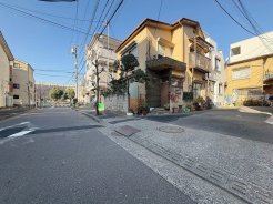 東武バス「谷中3丁目」バス停までは徒歩1分！
綾瀬駅・亀有駅・北綾瀬駅への直通便が出ています。
雨の日なども安心ですね♪