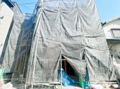 綺麗な整形地！
大谷田５丁目のこの地に、３階建てのお家が誕生します！
食洗機や浴室乾燥機など、毎日の暮らしを便利で豊かにしてくれる設備を多数搭載しております♪