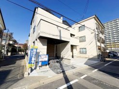 閑静な住宅地に立地しており、昼も夜も静かで穏やかな雰囲気の住環境。
前面道路は広々としており、お車の駐車楽々♪
１号棟は人気の角地です！
■0120-1919-80■