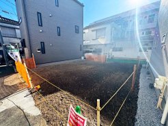 小学校・図書館・公園が徒歩10分圏内に揃っており、お子様との新生活も楽しむ事のできる立地です！
これからお子様が生まれる方や、小学校へ上がる前の方も、是非お問合せ下さい♪
