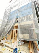 両面道路に面し、陽当り・風通し良好！
開放感のある場所に立地しており、のびのびとした暮らしがイメージできます♪
バルコニーも両面についていて、お家にまで明るい光がたっぷりと入ります♪