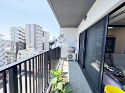 バルコニーは東側と南側に１つずつございます！
時間帯や用途に応じて使い分けOK♪
高階層のお部屋なので陽当りがとっても良好！
晴れた日にはスカイツリーも望めます♪
◆0120-1919-80◆