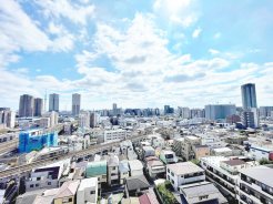 南側に大きく顔を向けたバルコニーからは、ご覧の景色を望む事ができます！
高階層ならではの眺望の良さ！
周りに高い建物がなく、おひさまの光をたっぷりと受けることができます♪
◆0120-1919-80◆
