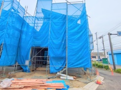 草加市氷川町