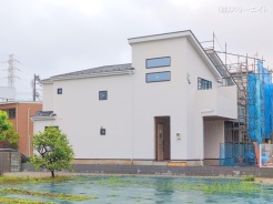 草加市氷川町