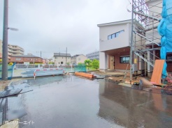 草加市氷川町