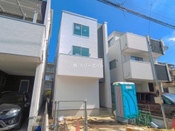 草加市谷塚町