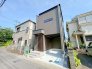 収納豊富で使いやすい間取り♪
各居室には大型収納完備！主寝室にはWIC付き！
さらに3階1.5帖のサービスルームは
ファミリークロークや、季節物の収納などにも便利です！
