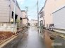 前面道路は4ｍの広さがございます。
周辺は閑静な住宅街に面しており
車通りが少ないので安心です。
見通しも良いですね♪