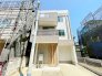 築6年の築浅戸建て！
室内空室になっていますので、本日のご内覧も可能です♪
南道路に面し、日当たりも良好な3LDKです。
室内壁紙クロス張り替え！クリーニング後のお引渡しです！