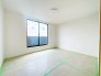 ＜１号棟＞
こちらは３階にある７帖の洋室。
３階バルコニーはこのお部屋から出入りできます♪
大きめベッドを配置しても余裕のある広さ！
主寝室にいかがでしょうか？
◆0120-1919-80◆