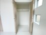 ＜１号棟＞
全てのお部屋に収納スペースをご用意しました！
ご家族それぞれのお品物を、大切に保管することのできる嬉しい仕様♪
これだけの収納力があれば、安心してお引越しできますね！