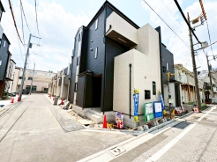 閑静な住宅地に立地しており、静かでのんびりとした雰囲気の環境です♪
前面道路も広々しておりお車の駐車楽々!
物件現地ご案内の際は、周辺環境も併せてご案内いたします!
◆0120-1919-80◆