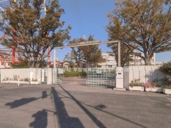 草加市氷川町